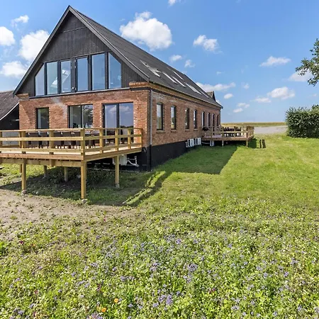 Дом отдыха 5 Bedroom Awesome In *