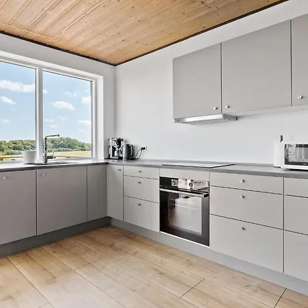 5 Bedroom Awesome In Vakantiehuis Gudhjem