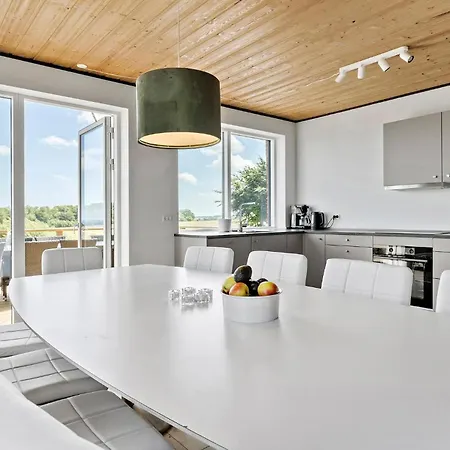 Дом отдыха 5 Bedroom Awesome In *