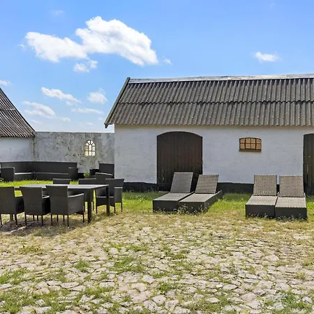5 Bedroom Awesome In Дом отдыха *