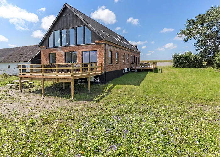 Holiday home 5 Bedroom Awesome In *